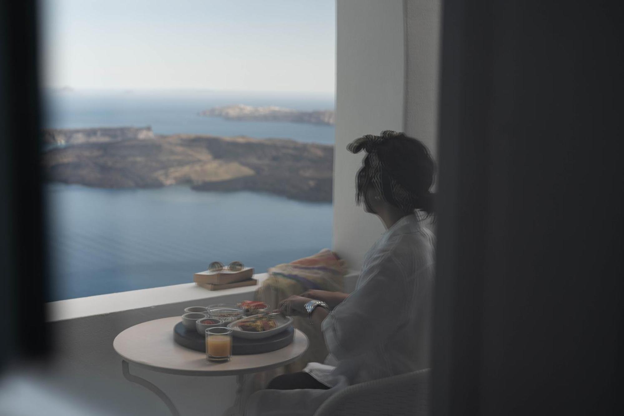 La Roka, Cliffside Memories * Imerovigli (Santorini)