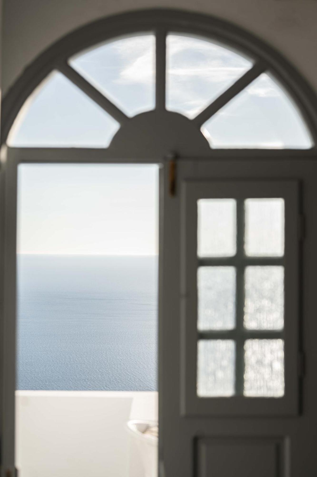 La Roka, Cliffside Memories B&B *